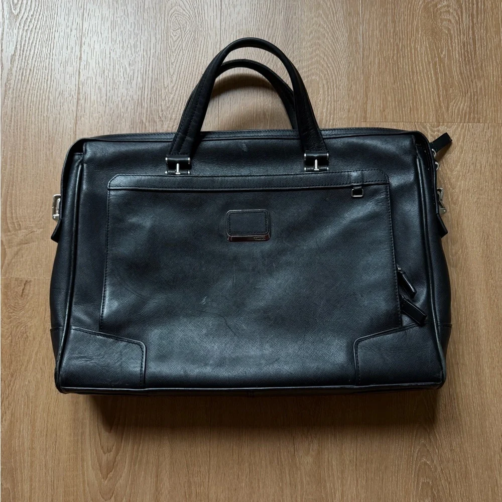 Tumi Astor Regis Black Slim Leather Briefcase Messenger Laptop Bag YS-1111